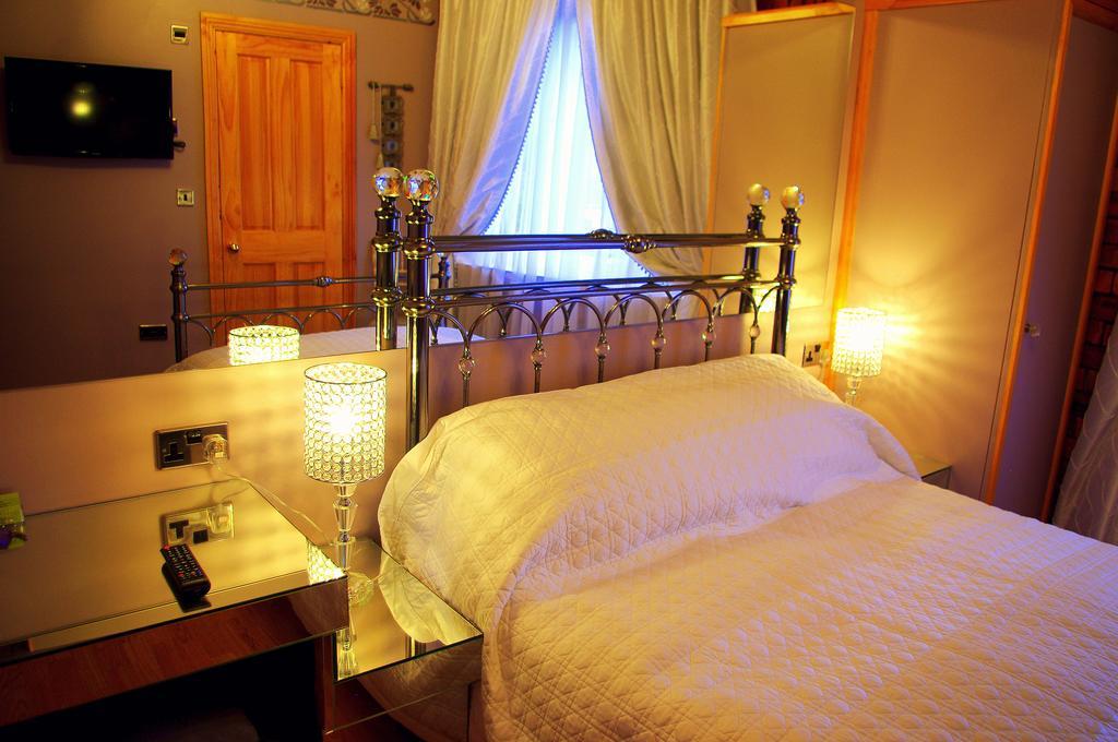 Gasthof Crown House Suites Halifax